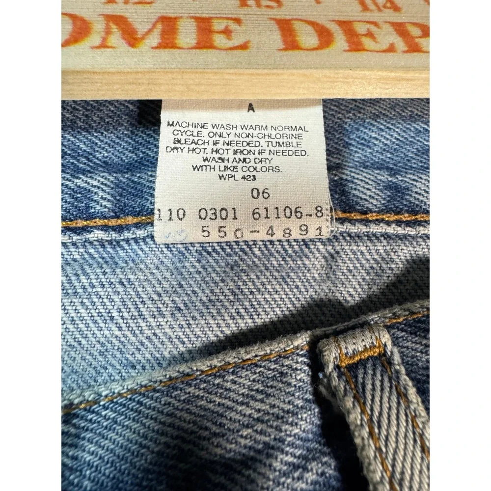 Levi's 550 Relaxed Fit Size 42x32 Light Wash Denim Blue Jeans 0301 Vintage